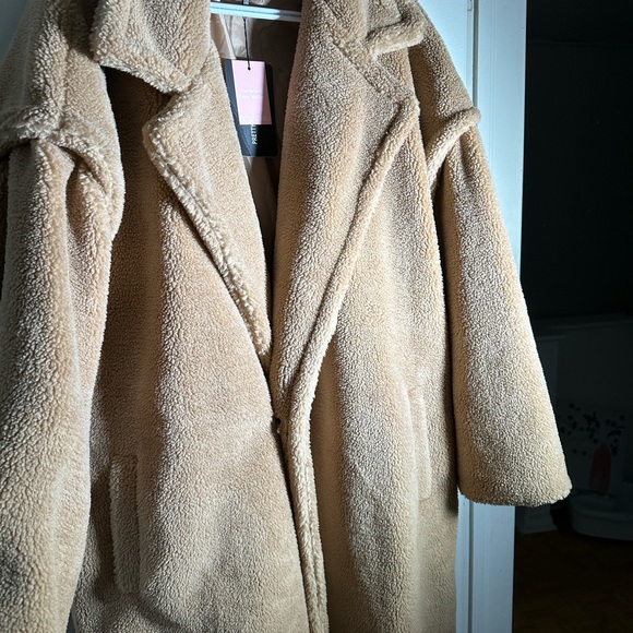 Teddy Fur Coat 🧥 from Pretty Little Thing - Picture 5 of 5